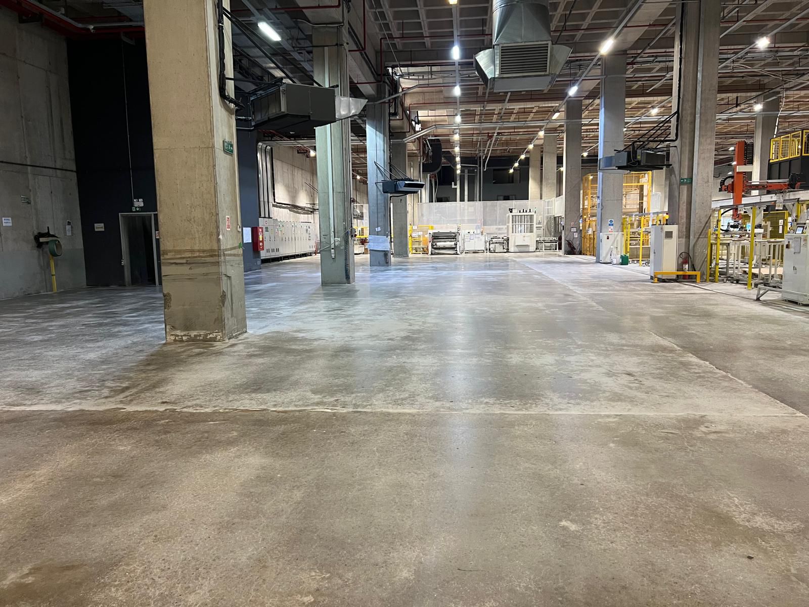 Chen Solar Gebze fabrikası - Epoksi deforme zemin (önce)